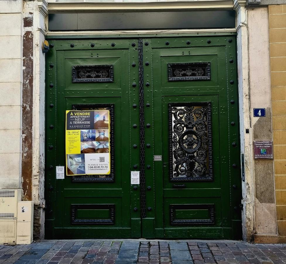 Sweet Nina Jazz Appartement Pour 5 Voyageurs, Situe A La Place De La Republique, Avec Parking Et Lit Queen Size Le Mans Luaran gambar